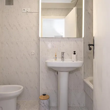Sunny In Centre, Free Wifi, Commun Pool Apartment