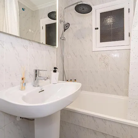 Apartment Sunny In Centre, Free Wifi, Commun Pool